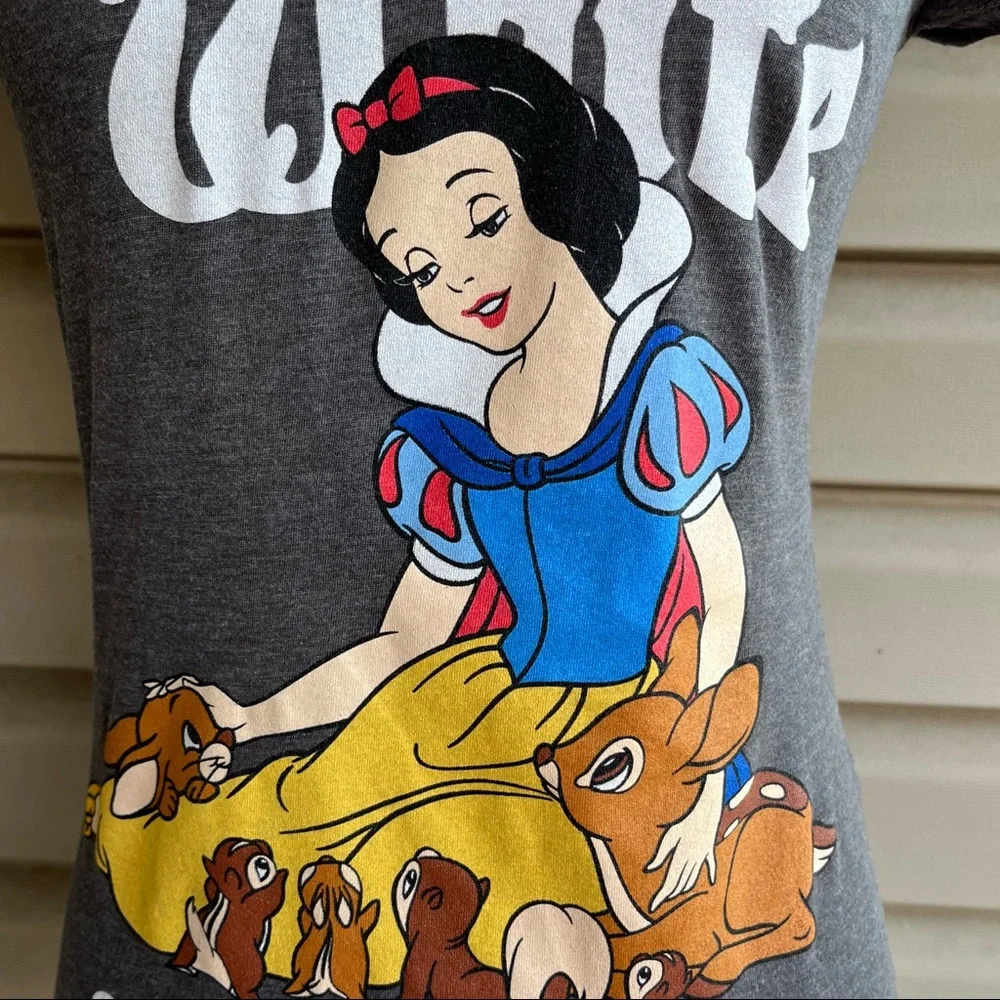 •Disney• Snow White and the Seven Dwarfs Short Sleeve Tee - Size Small - Picture 4 of 8